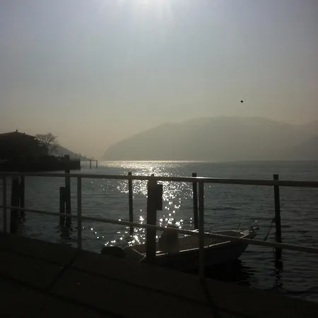 In Riva Al Di Iseo Dependance Piano Terra Marone