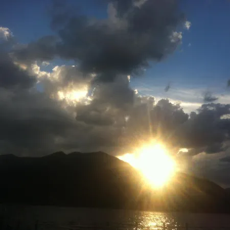 In Riva Al Di Iseo Dependance Piano Terra Daire