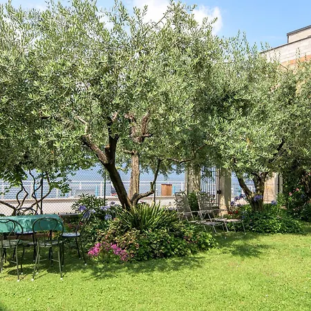 In Riva Al Di Iseo Dependance Piano Terra Daire