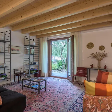 Appartamento In Riva Al Di Iseo Dependance Piano Terra Marone